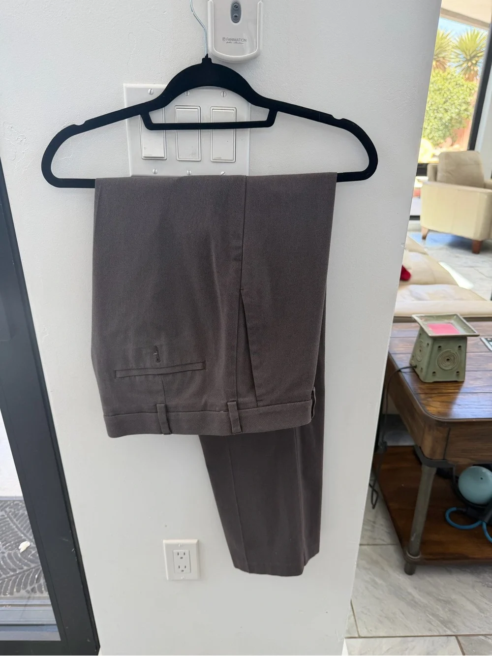 Roundtree & Yorke Men's Dress Pants in Taupe Brown